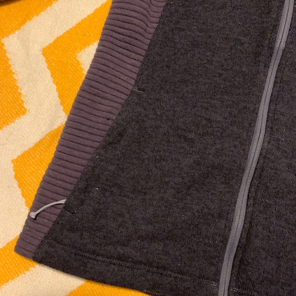 The North Face Zip up Sweater - Picture 4 of 7